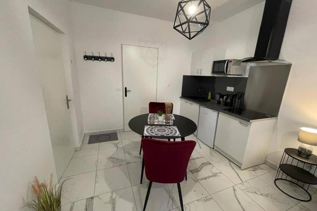 Le Dolce Vita - Centre Historique, Proche Toutes Commodites, Stationnement Aise, Wifi-Netflix Niort Exterior foto